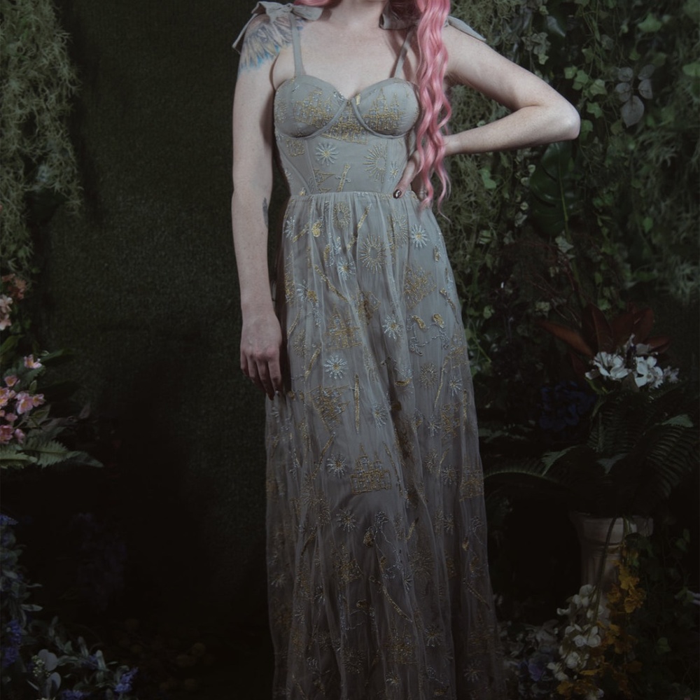 OfficialHambly Pietra Grey Goddess Gown, 2XL